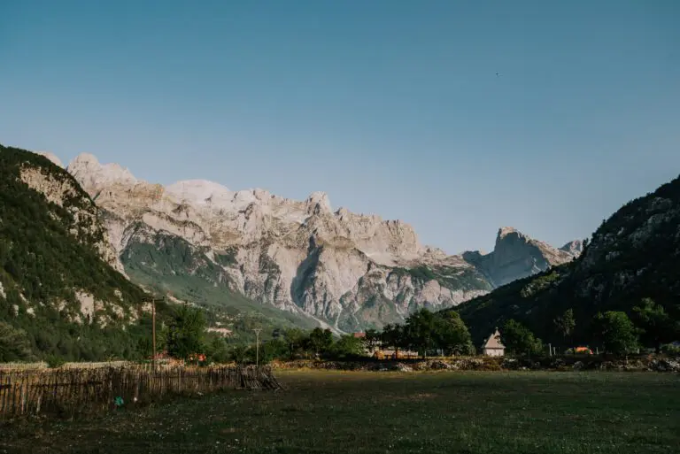 Vue sur les montagnes depuis Theth - Balkan Trail