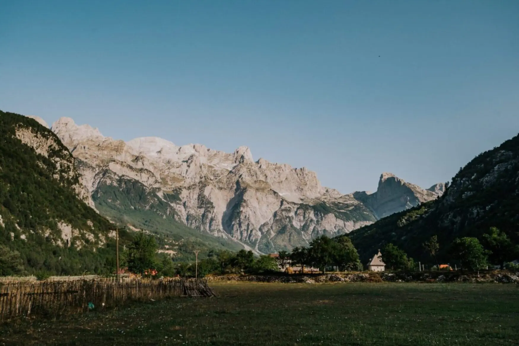 Vue sur les montagnes depuis Theth - Balkan Trail